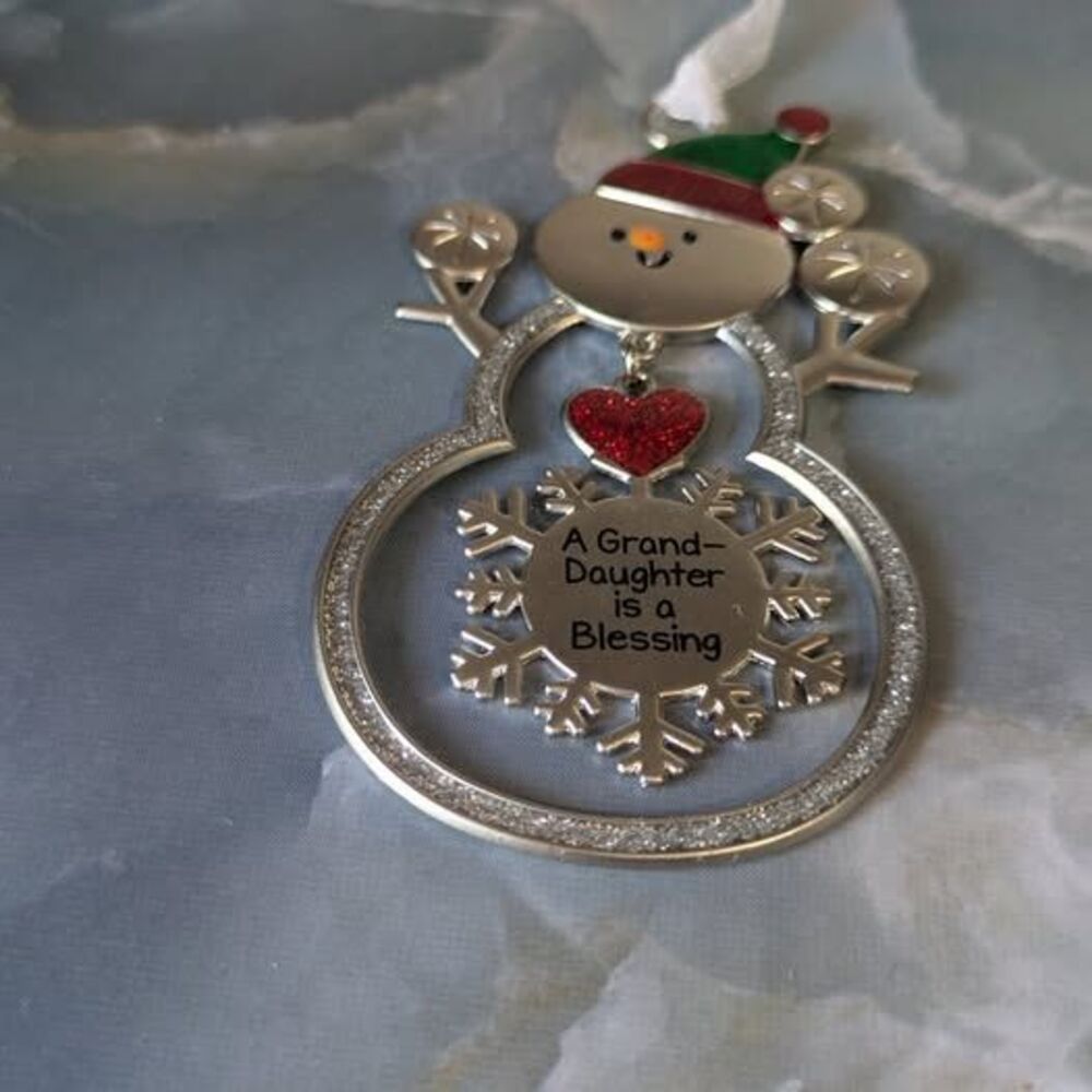 Christmas Ornament "A Grand-Daughter is a blessing" - Picture 2 of 5